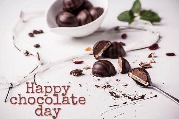 Chocolate Day Images for Love Couple