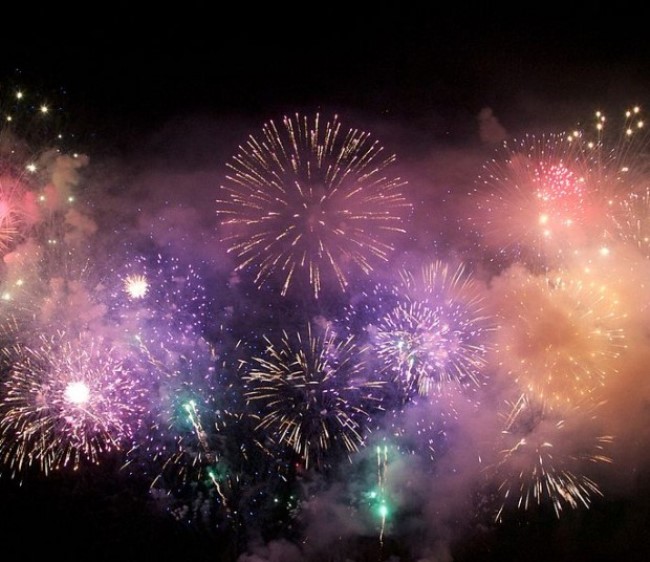 Christmas Eve Fireworks Ideas for 2023 in Melbourne, Singapore & Sydney